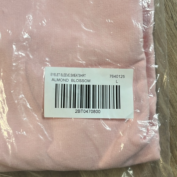 Boston Proper Eyelet Sleeve Sweatshirt NEW - Picture 2 of 5